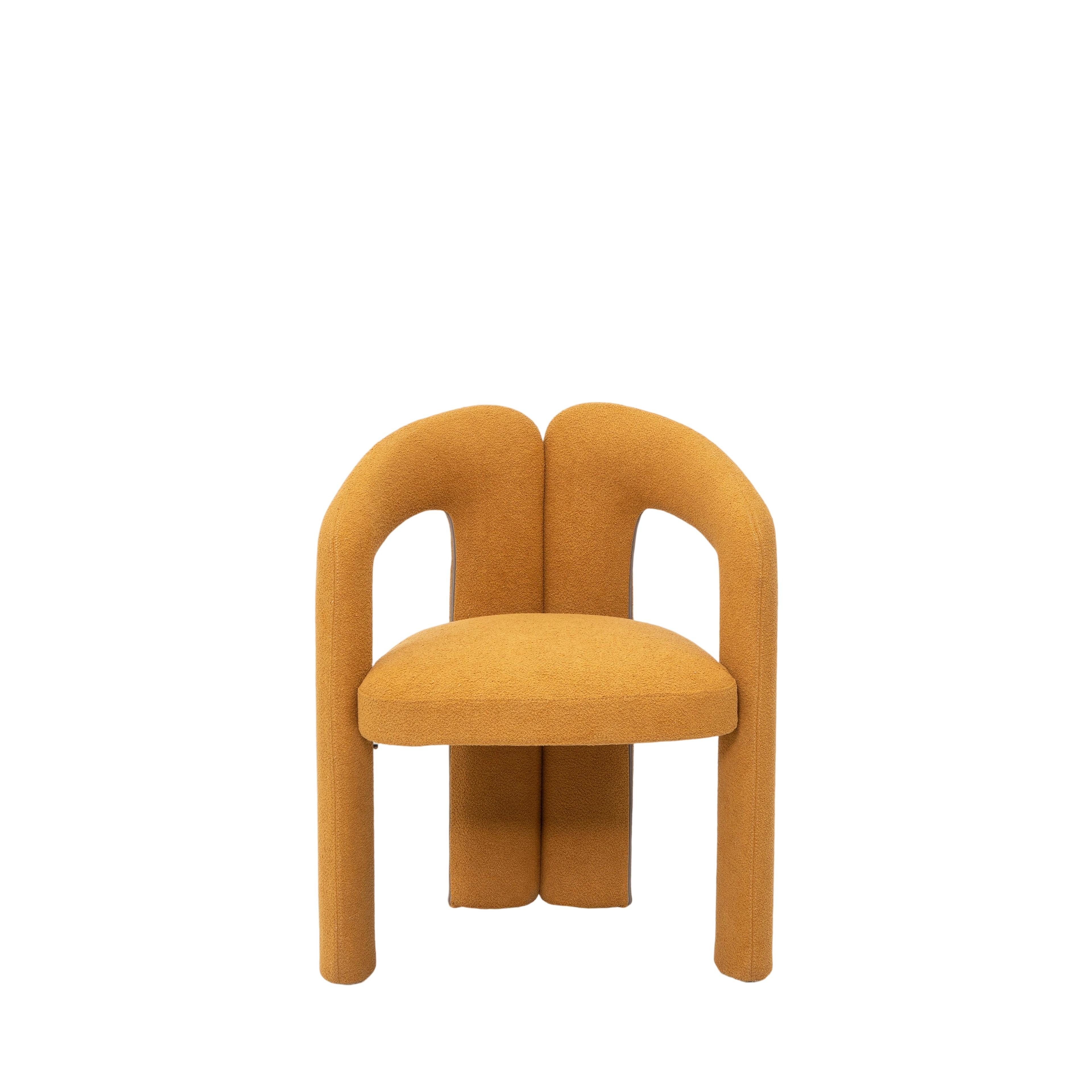 Modern Lounge Chair: Elegance and Comfort Combined