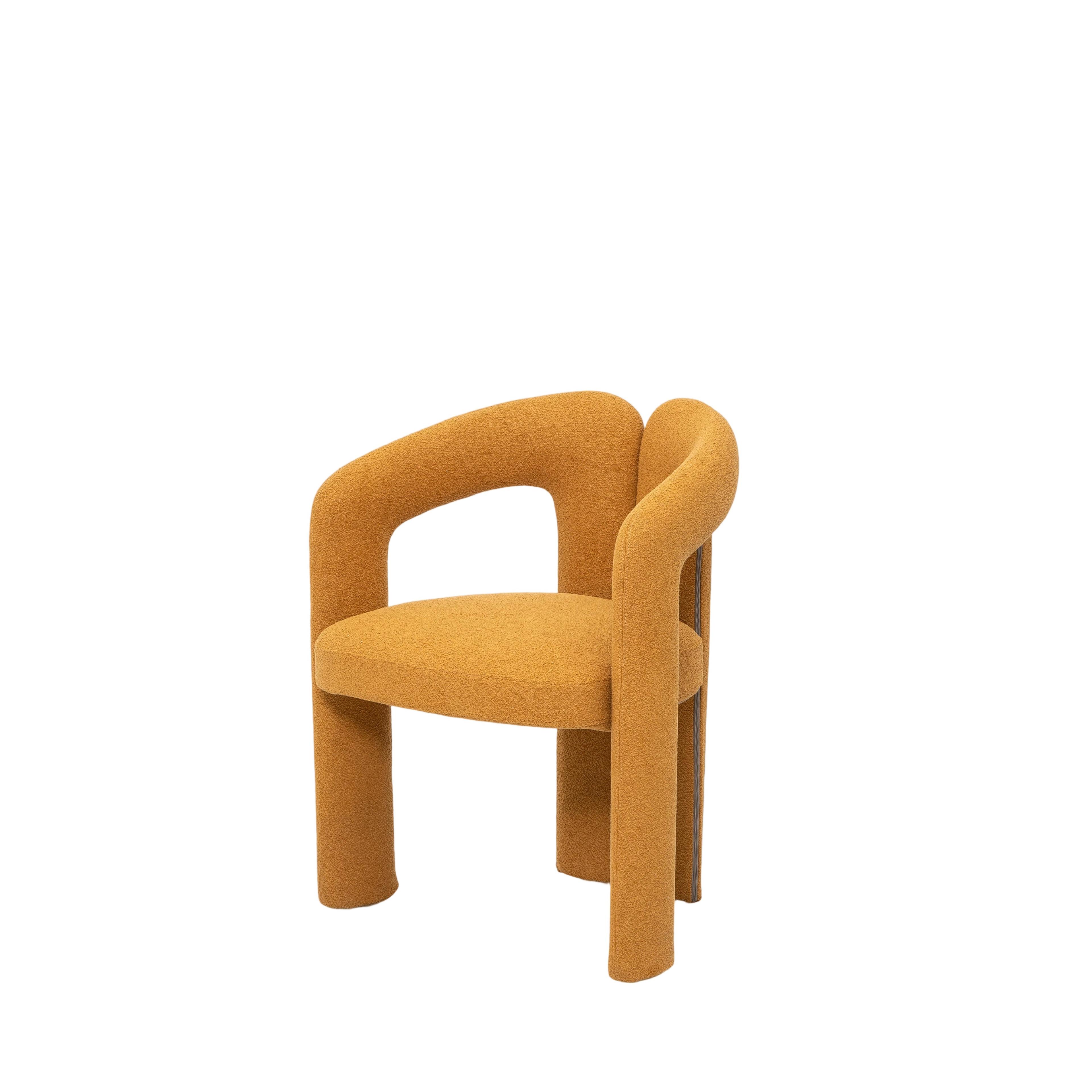 Modern Lounge Chair: Elegance and Comfort Combined