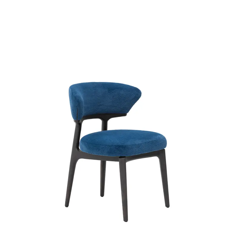 Обеденный стул из массива дерева итальянского дизайнера: новое прочтение элегантности